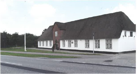 Den velholdte Emmerske Skole indgår i dag som en del af Emmerske Efterskole. Foto 2011